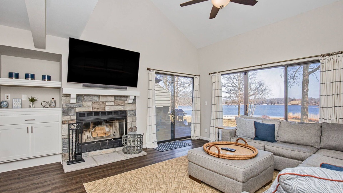 Innsbrook Condo | Gorgeous, Completely Remodeled, Waterfront Condo on Aspen Lake!