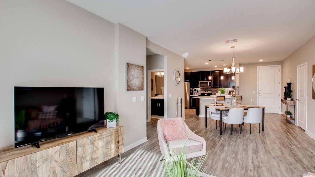Chandler Condo | Gorgeous Condo Large Resort Pool & mountain views! 30 Night Min!