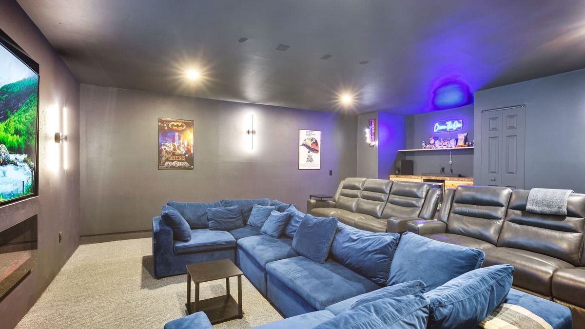 Conroe House | Gorgeous Conroe Getaway w/ Deck: 6 Mi to Lake!