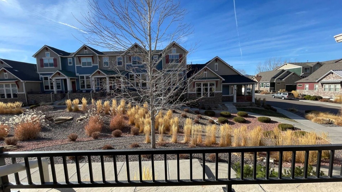 Louisville House | Gorgeous, contemporary town home with huge kitchen. Bring your pups!