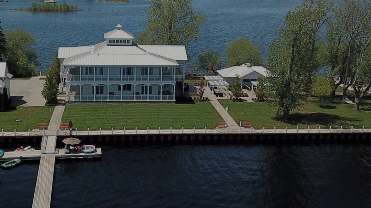 Port McNicoll Cottage | Gorgeous cottage surrounded by 320 degrees of water. Sleeps 16 people