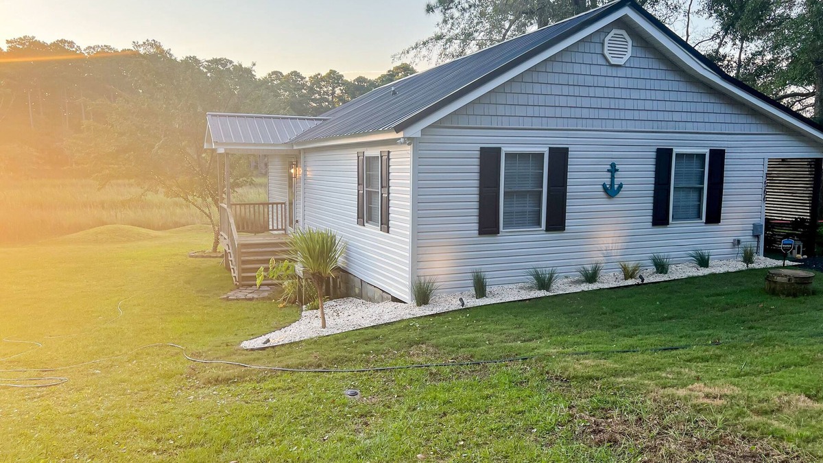 Shallotte House | Gorgeous creekside cottage with firepit, board games, dock, deck, & washer/dryer