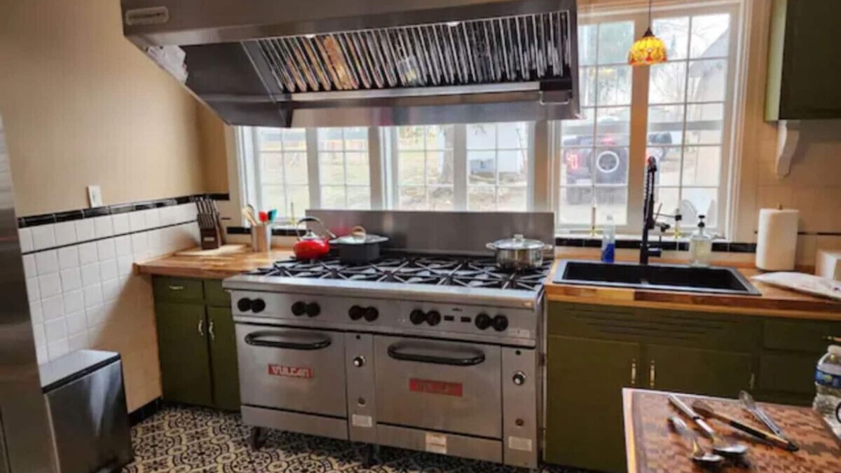 Perryville House | Gorgeous, downtown house!