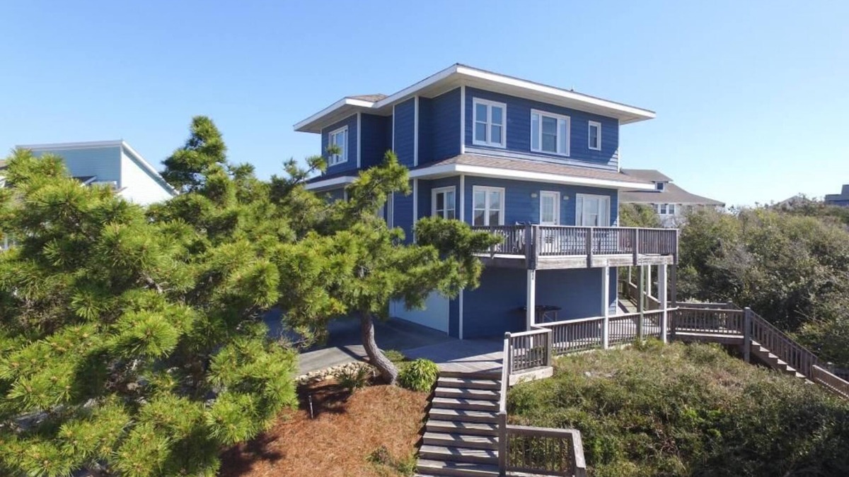 Emerald Isle House | Gorgeous EI home. Book 2 weeks Sept-Dec for 10% off lower off season rates.