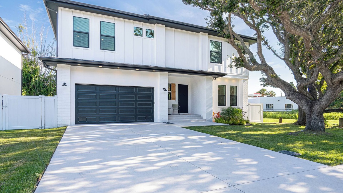 Port Tampa City House | Gorgeous Elegant New Construction Tampa Home