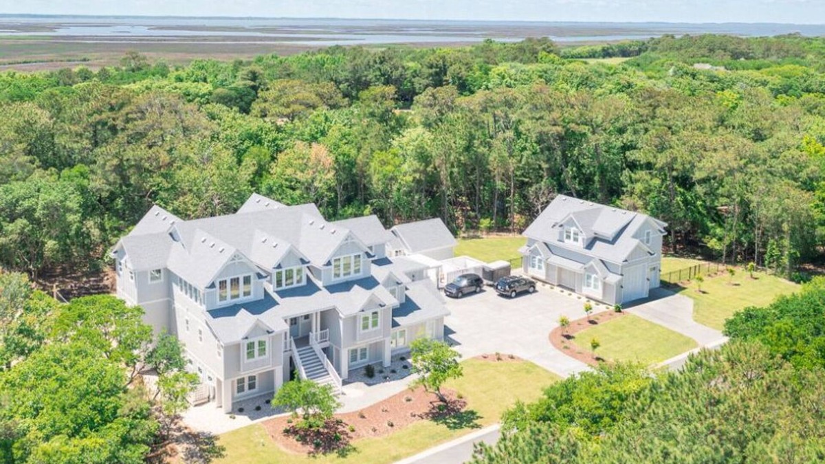 Corolla House | Gorgeous estate in the Currituck Club, Corolla! Perfect for events and retreats!