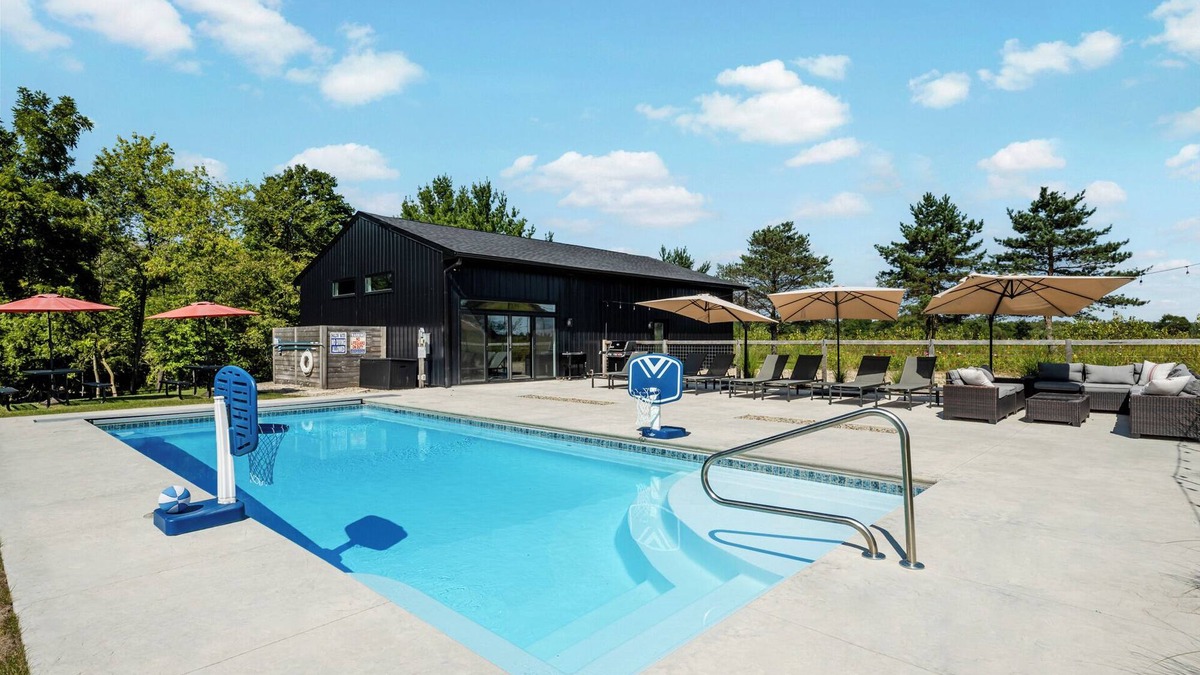 Three Oaks House | Gorgeous Estate With Pool, Hot Tub, and MORE!