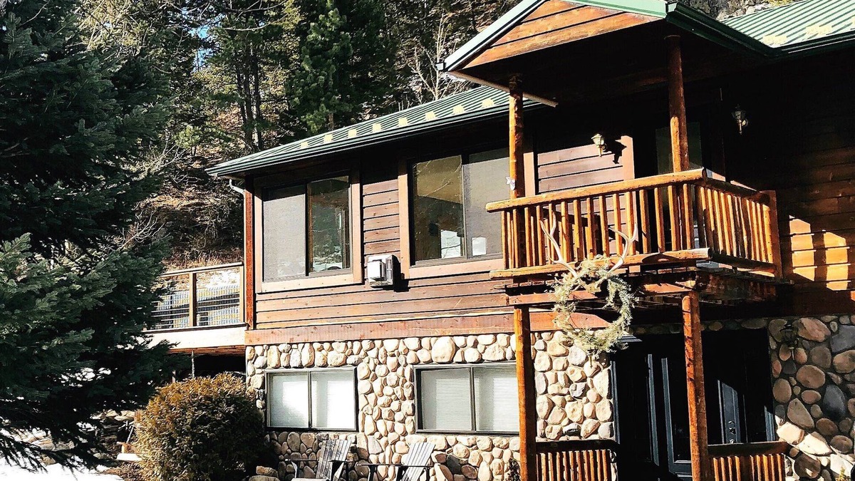 Lyons House | GORGEOUS Estes Park, Allenspark, Lyons CO 4BR Riverfront Home