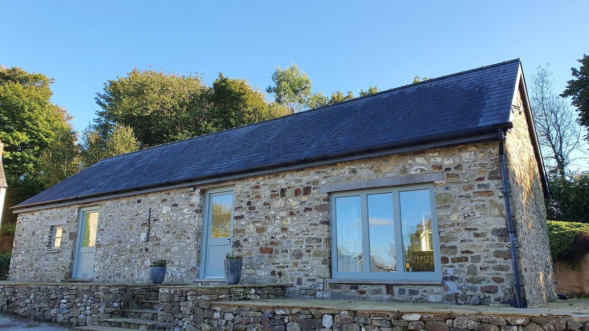 Narberth Cottage | Gorgeous farm cottage, full of rural charm yet close to beaches and castles.