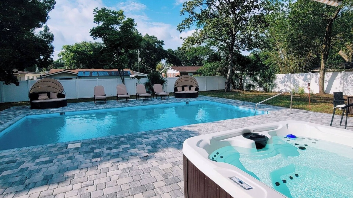 Arlington House | Gorgeous Florida Pool and Spa Home
