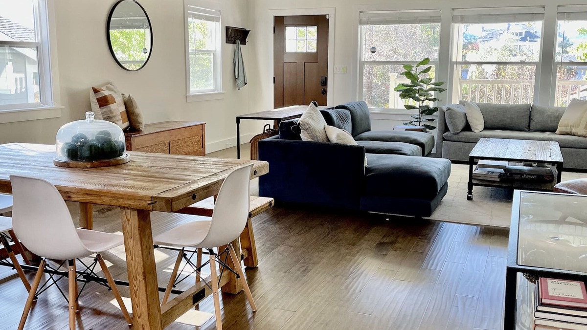 Healdsburg House | Gorgeous Healdsburg house in town. Great location, fire pit, yard, huge kitchen!