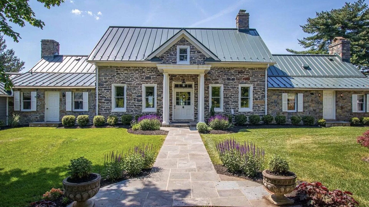 Purcellville House | Gorgeous historic estate property in Virginia's Wine Country