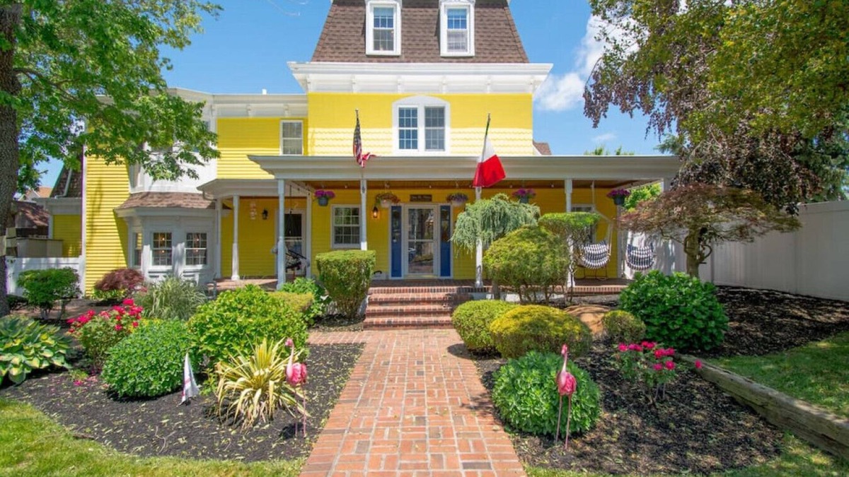 Wildwood House | Gorgeous historic Victorian with 8 bedroom/4 baths