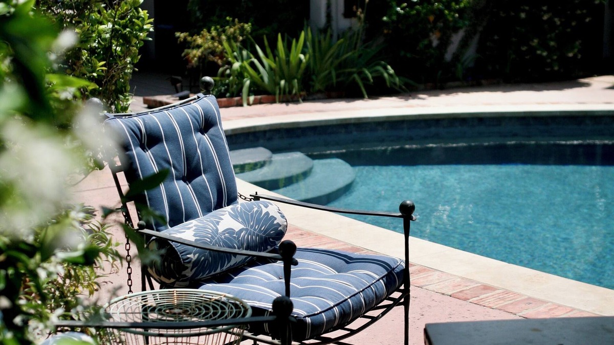 Windsor Square House | Gorgeous Hollywood Oasis with Swimming Pool + Optional Guest House