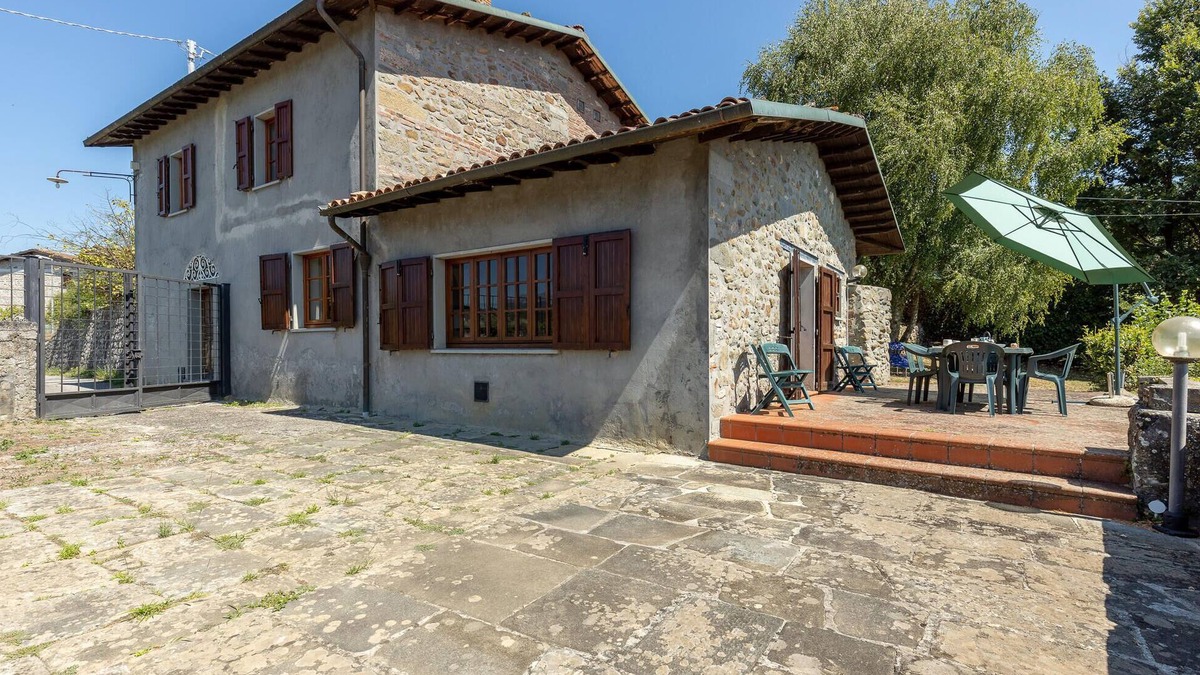 Villa Collemandina House | Gorgeous home in Villa Collemandina