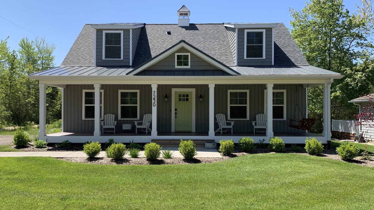 Miami Park House | Gorgeous Home 2 Blocks from Lake Michigan-Private Beach Access via Tram/Stairs