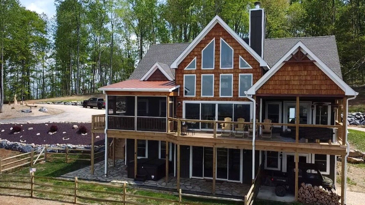 Lexington House | GORGEOUS home 8 mi from VMI & W&L, 5 bedrooms with VIEWS of House mountain