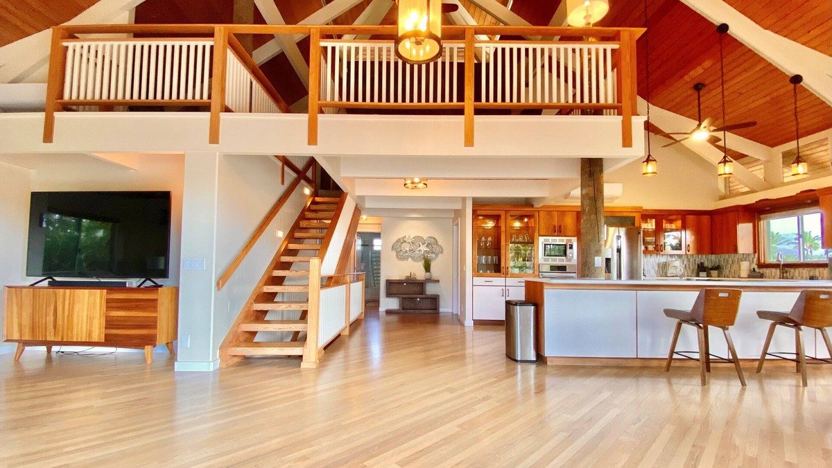 Halama Street House | Gorgeous Home Across from Beach - 5 BR + Opt. Cottage/4 Bath/AC