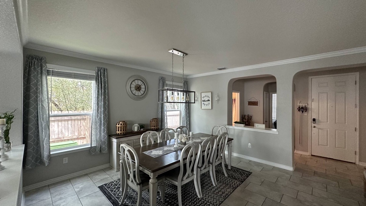 San Antonio House | Gorgeous Home centrally located and by Sea world , Six Flags and Downtown.