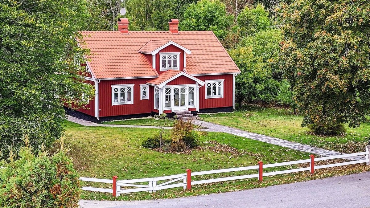 Växjö House | Gorgeous home in älmeboda with sauna