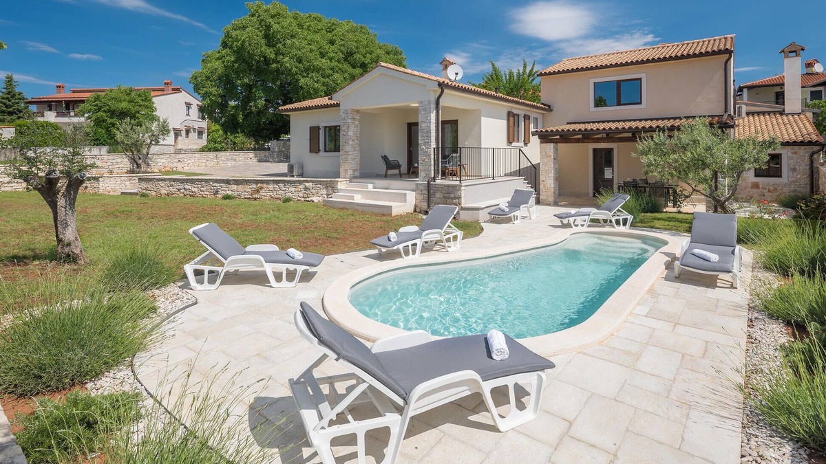 Bale House | Gorgeous home in Bale with WiFi