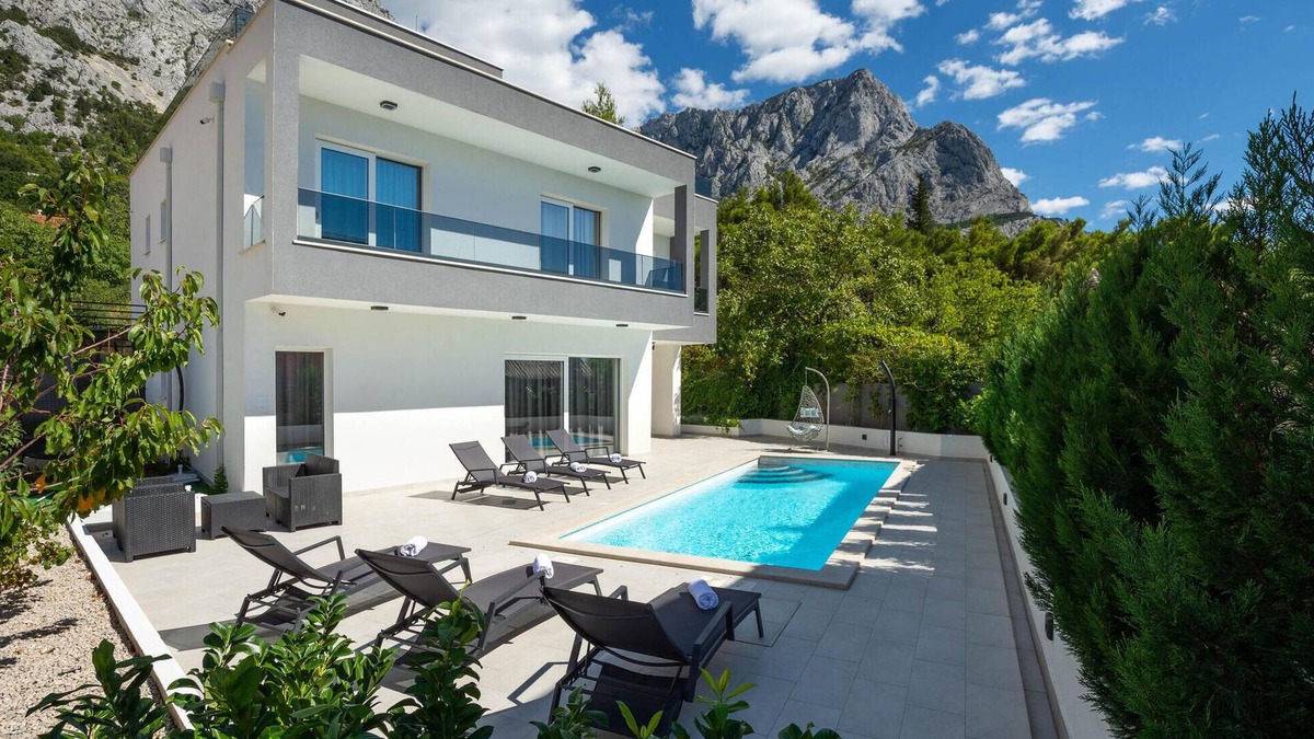 Bast House | Gorgeous home in Bast