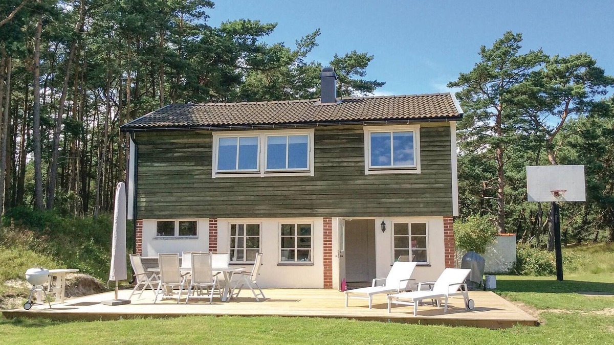 Borrby House | Gorgeous home in Borrby with WiFi