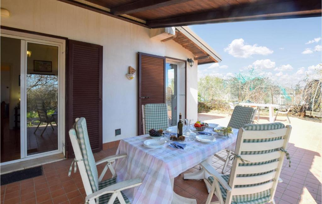 Milo House | Gorgeous Home In Caselle With Kitchen