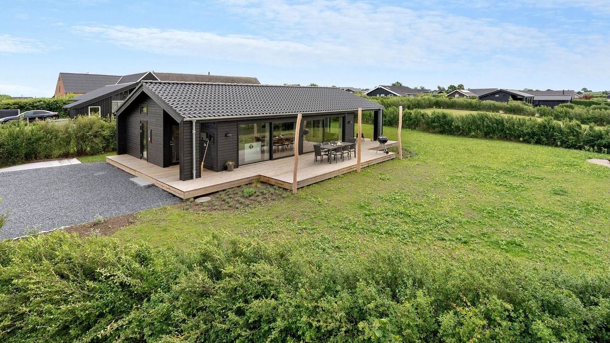 Frørup House | Gorgeous home in Frørup with kitchen