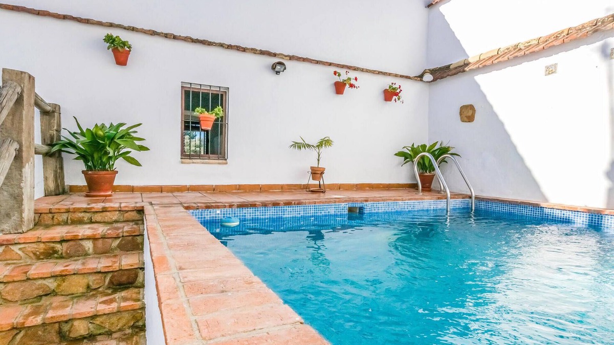 Hornachuelos House | Gorgeous home in Hornachuelos with WiFi
