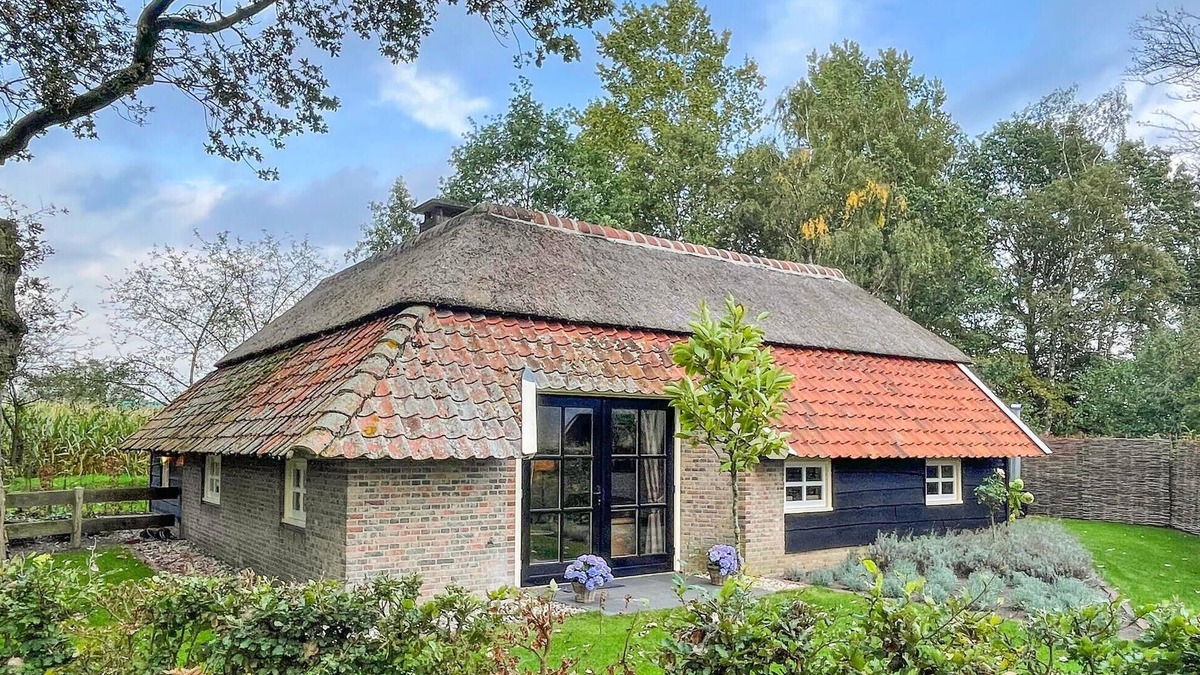 Hellendoorn House | Gorgeous home in Hellendoorn with sauna