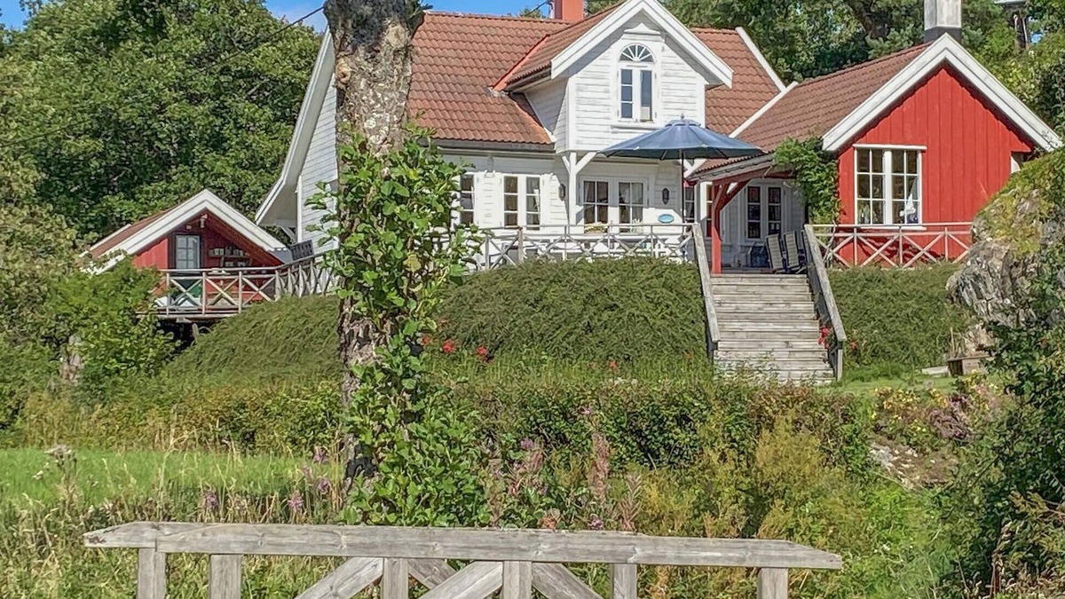 Grimstad House | Gorgeous home in Homborsund with kitchen