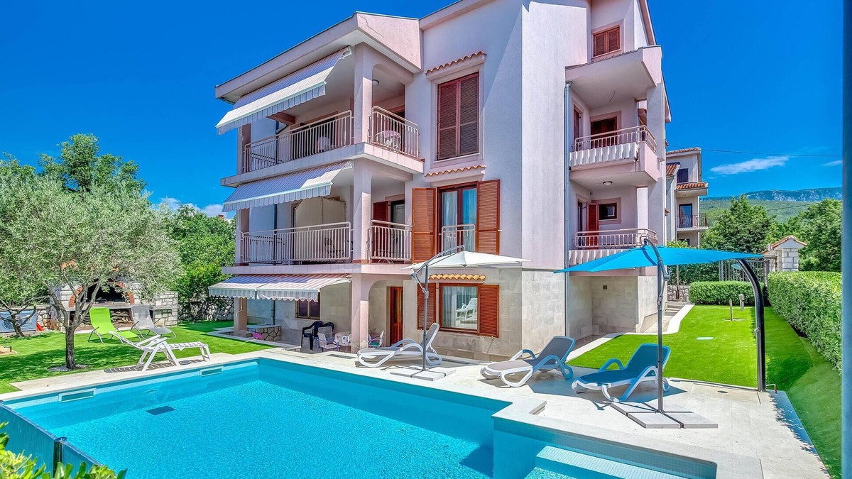 Jadranovo House | Gorgeous home in Jadranovo with kitchen