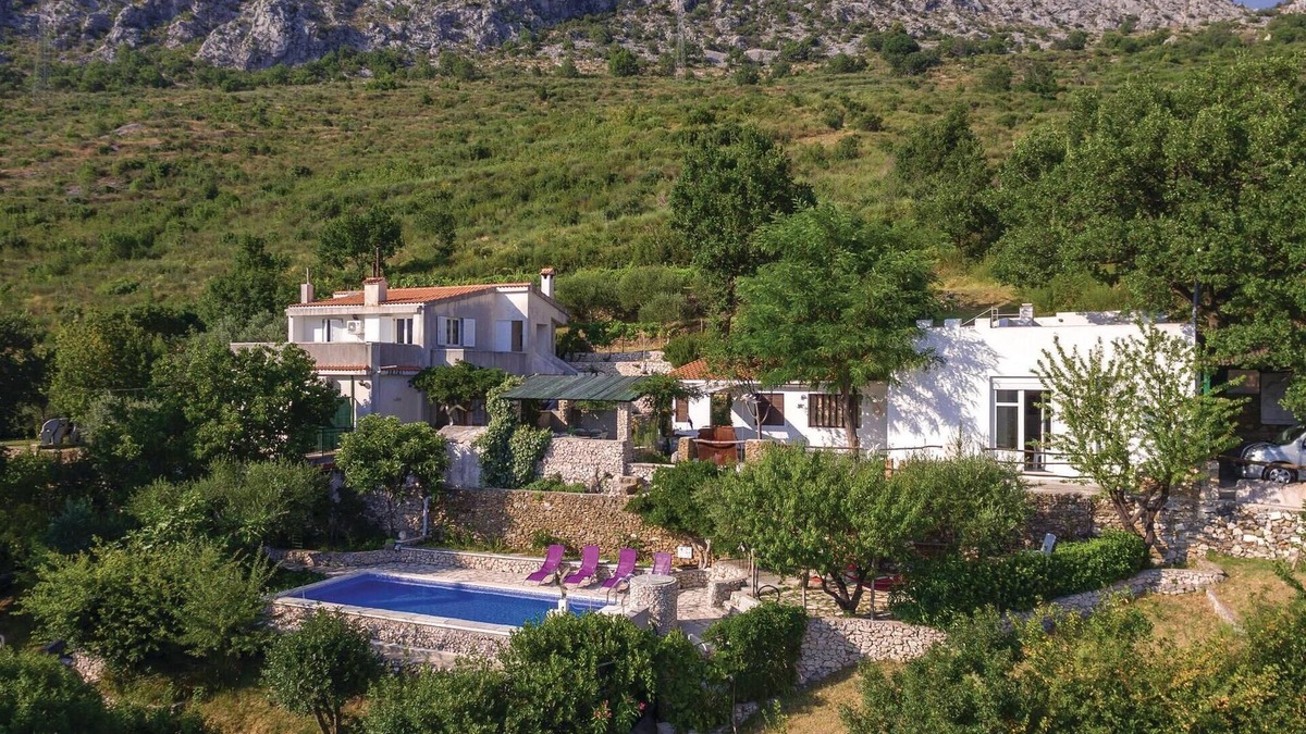 Klis House | Gorgeous home in Klis with WiFi