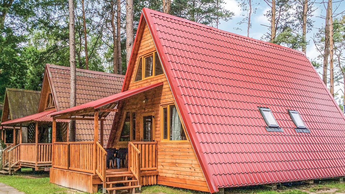 Lukecin House | Gorgeous home in Lukecin with kitchen