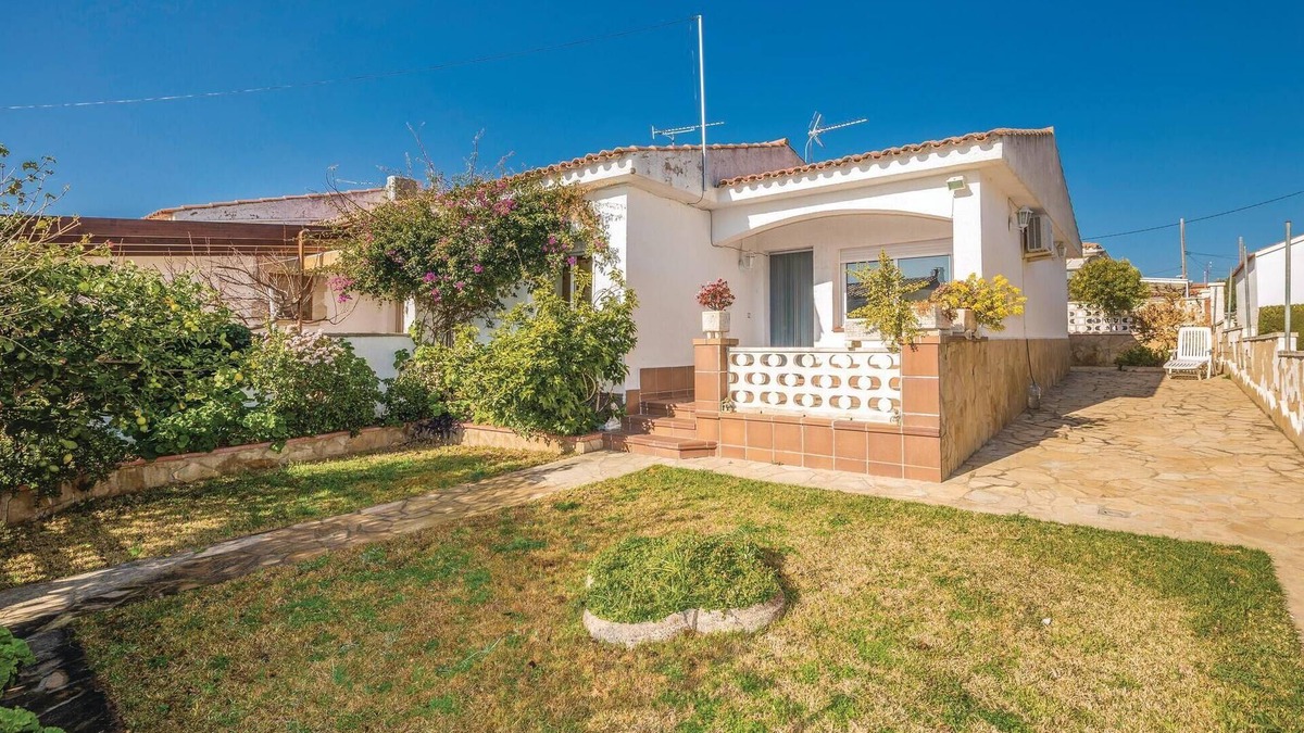 Miami Platja House | Gorgeous home in Miami Playa with WiFi