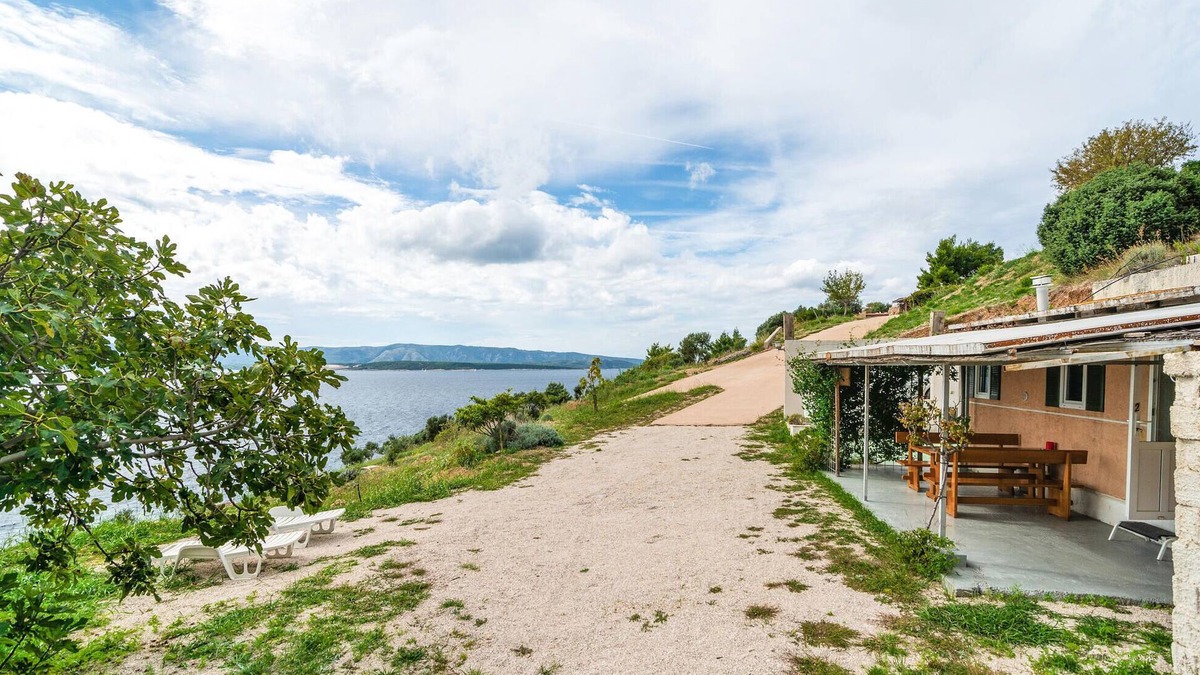 Murvica House | Gorgeous home in Nerezisca with WiFi