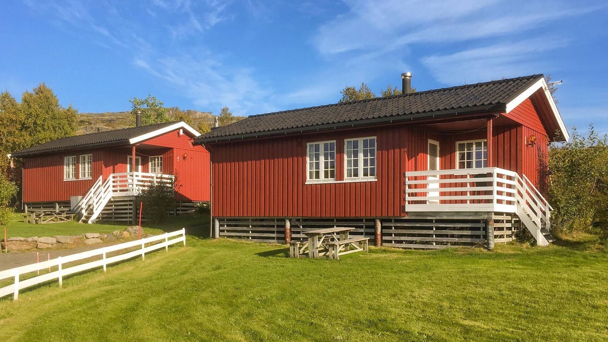 Offersøy House | Gorgeous home in Offersøy with sauna