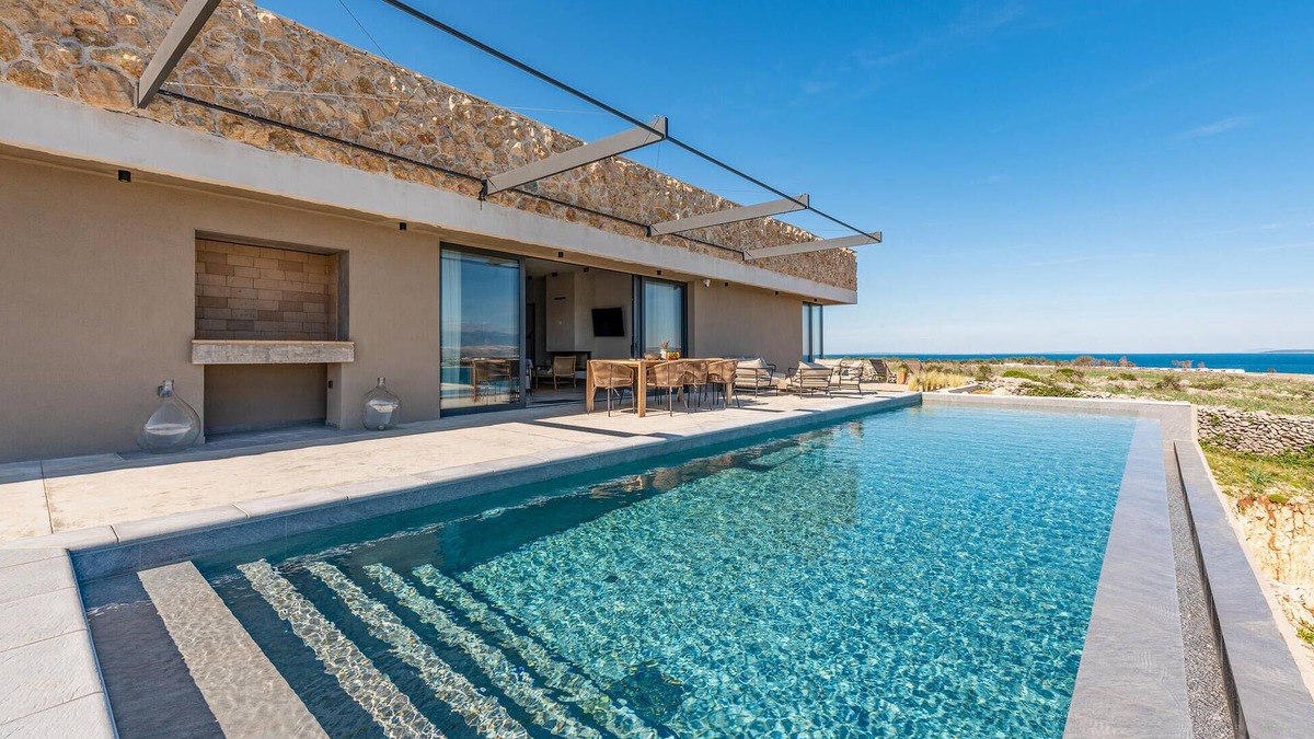 Povljana House | Gorgeous home in Povljana with WiFi