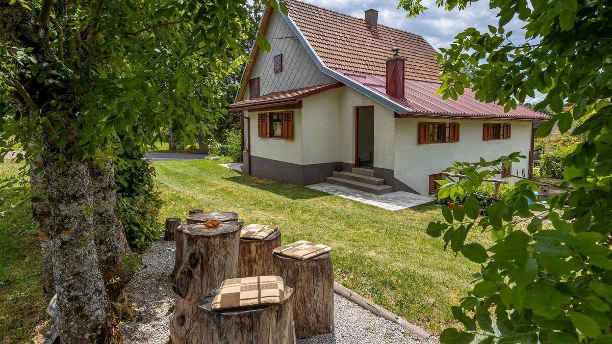 Ravna Gora House | Gorgeous home in Ravna Gora with WiFi