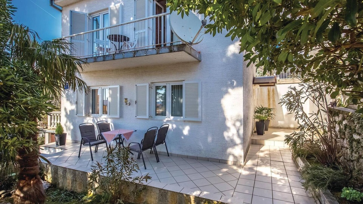 Selce House | Gorgeous home in Selce with WiFi