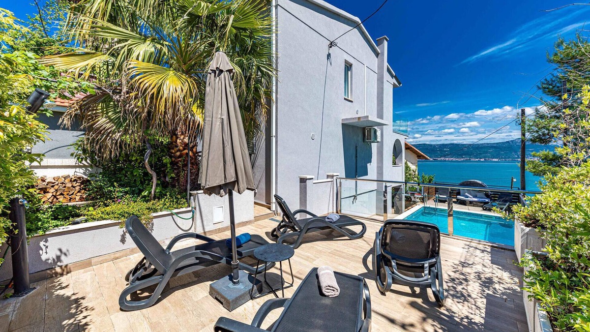 Slatine House | Gorgeous home in Trogir with jacuzzi