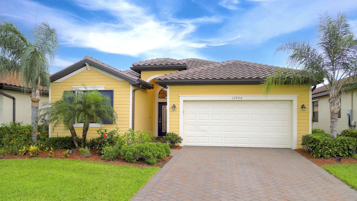 Gateway House | Gorgeous house for rent in Fort Myers, Florida. 4 beds, 3 baths. Great HOA.