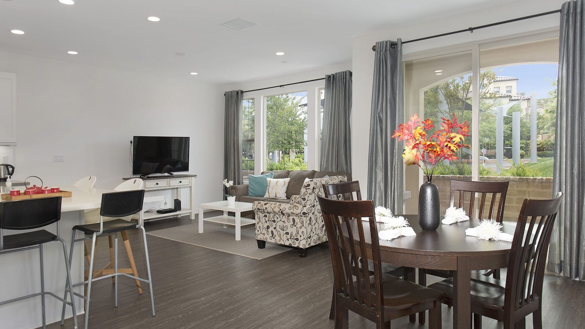 Lake Forest House | Gorgeous House With Beautiful View|Spectrum Center #7137