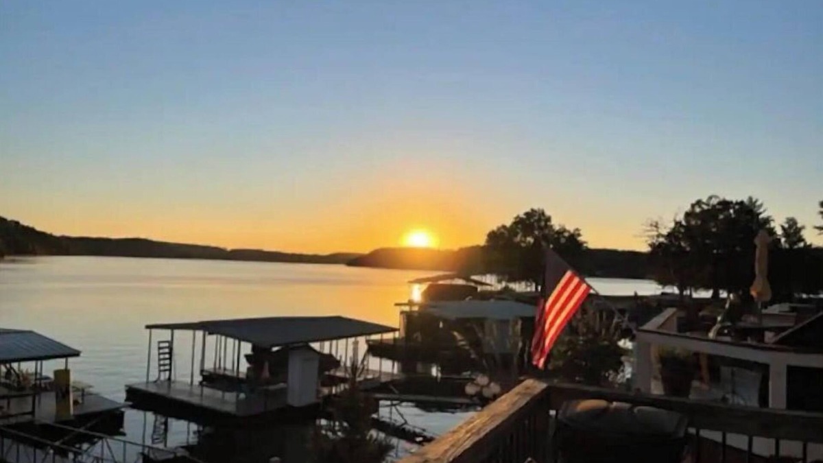 Sunrise Beach House | GORGEOUS LAKE FRONT 3BR Entire Home with Private Dock & Pet Friendly!