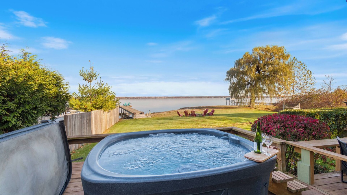 Geneva House | Gorgeous lake house