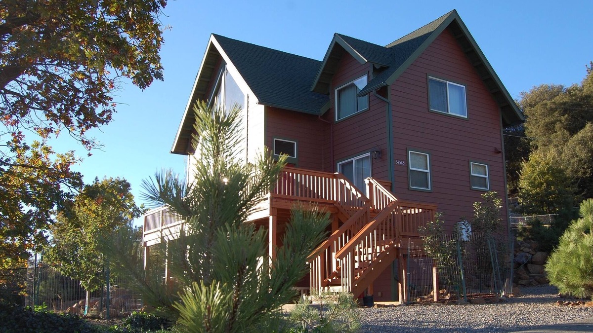 Julian House | Gorgeous Lake View, next to meadow, WiFi, Game Room, wildlife