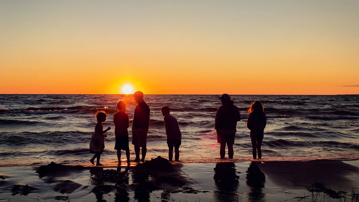Mackinaw City House | GORGEOUS LAKEFRONT SUNSETS-NEWLY REMODELED HOME ON LAKE MICHIGAN, MACKINAW CITY.