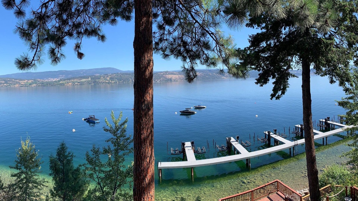 Central Okanagan Cabin | Gorgeous Lakefront Cottage