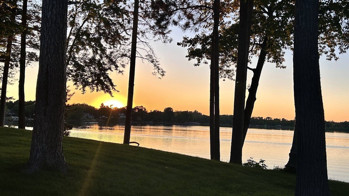 Crosby Cabin | Gorgeous lakefront cabin on popular Serpent Lake!